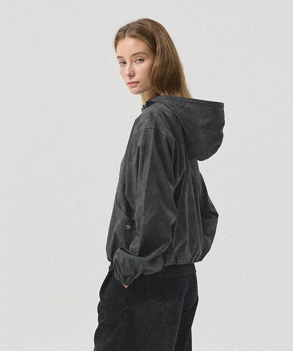 아흐레(AHRE) Kael Crack Faux Leather Hood Wind Jacket_BLACK