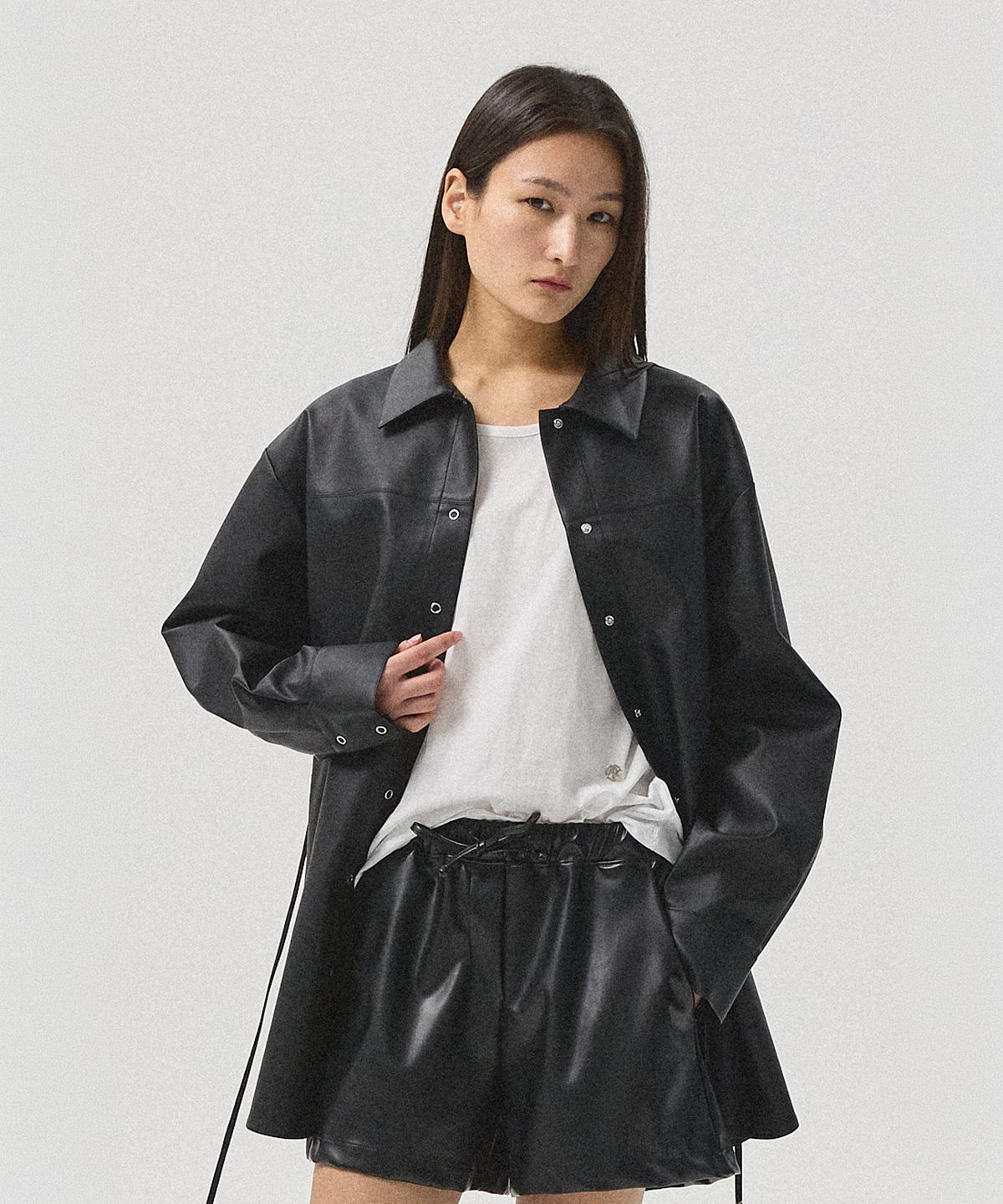 아흐레(AHRE) Arve Oversized Crack Faux Leather Shirt Jacket_BLACK