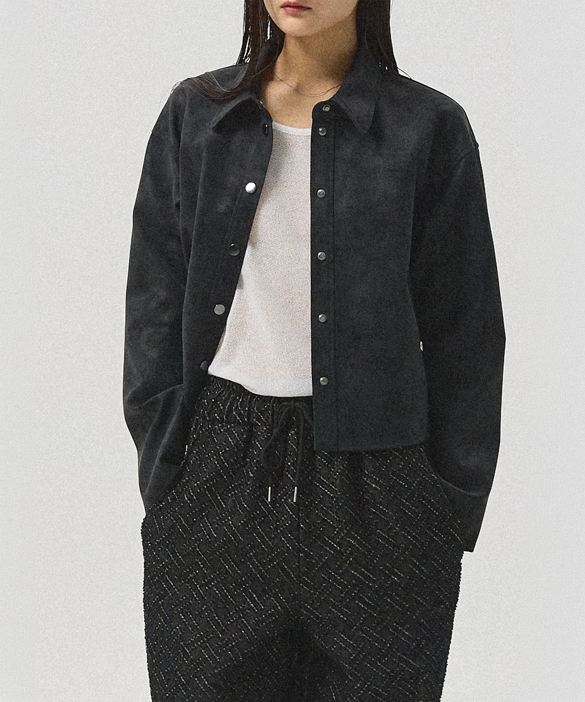 아흐레(AHRE) Arx Crack Faux Leather Shirt Jacket_BLACK