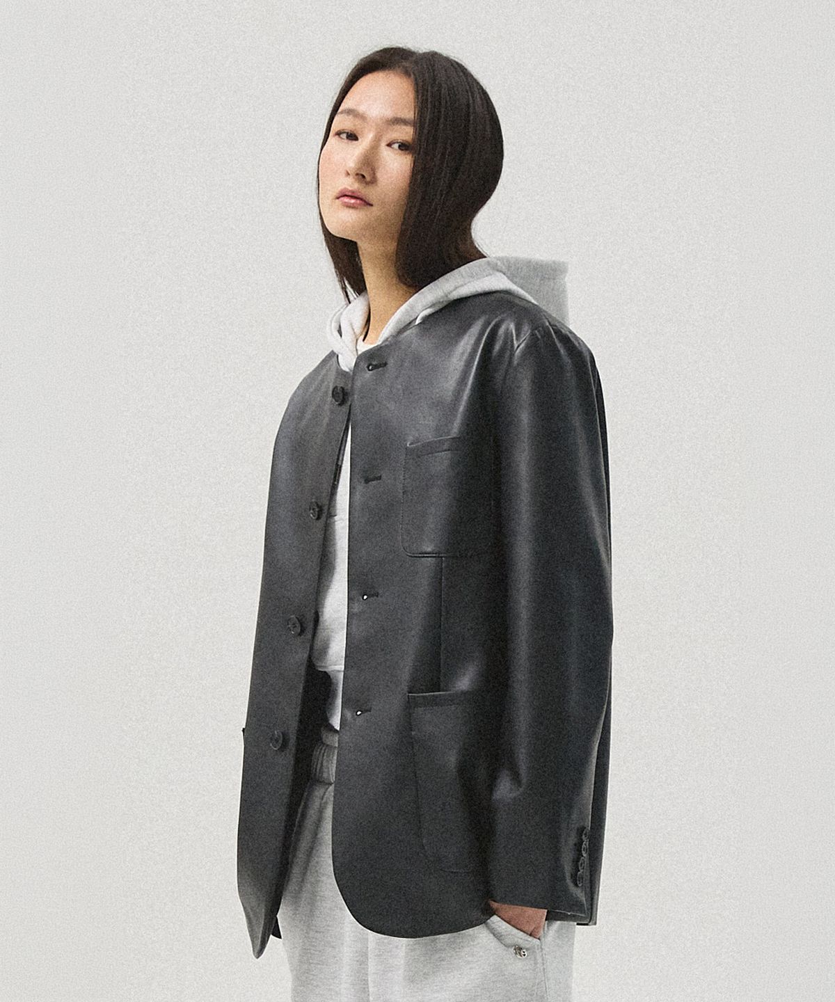 아흐레(AHRE) Theo Faux Leather Round Jacket_BLACK