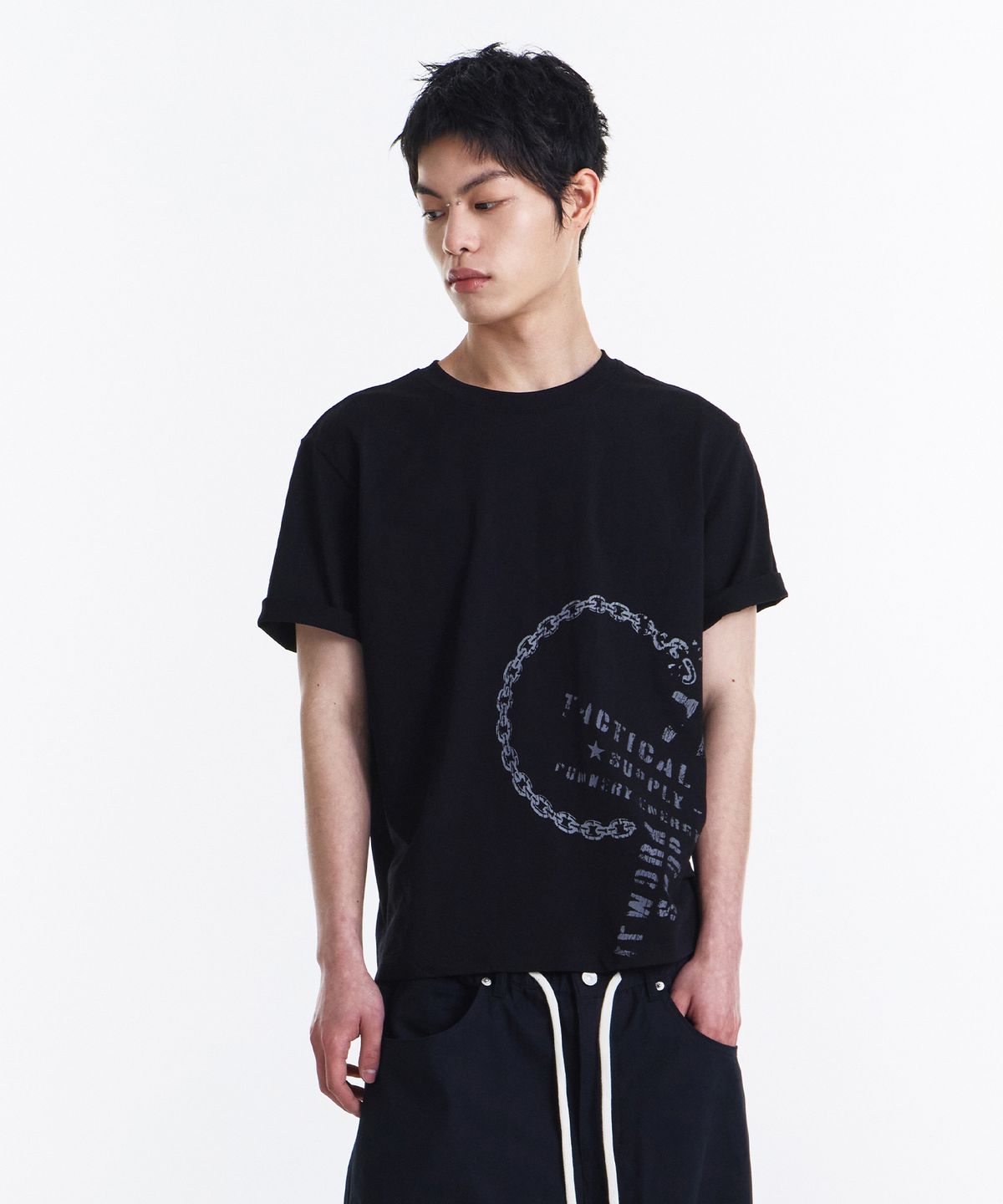 기철(KICHUL) Low Chain T-shirt (Black)