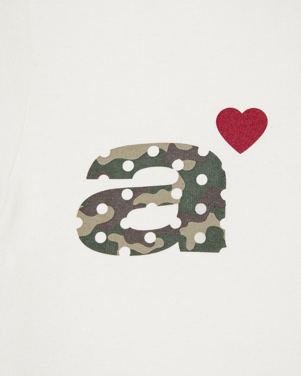 에이이에이이(AEAE) DOT SMALL LETTER TEE [WHITE/CAMO]