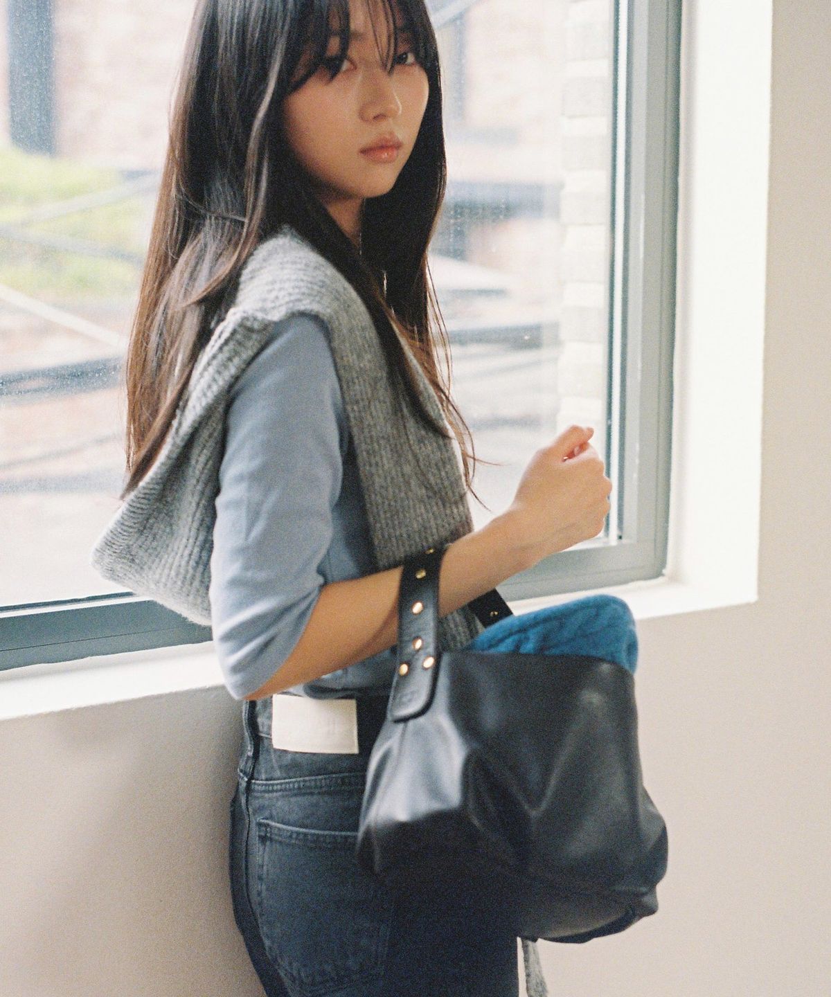 수주(SU ZU) 맨디 미니 스터드 다크브라운