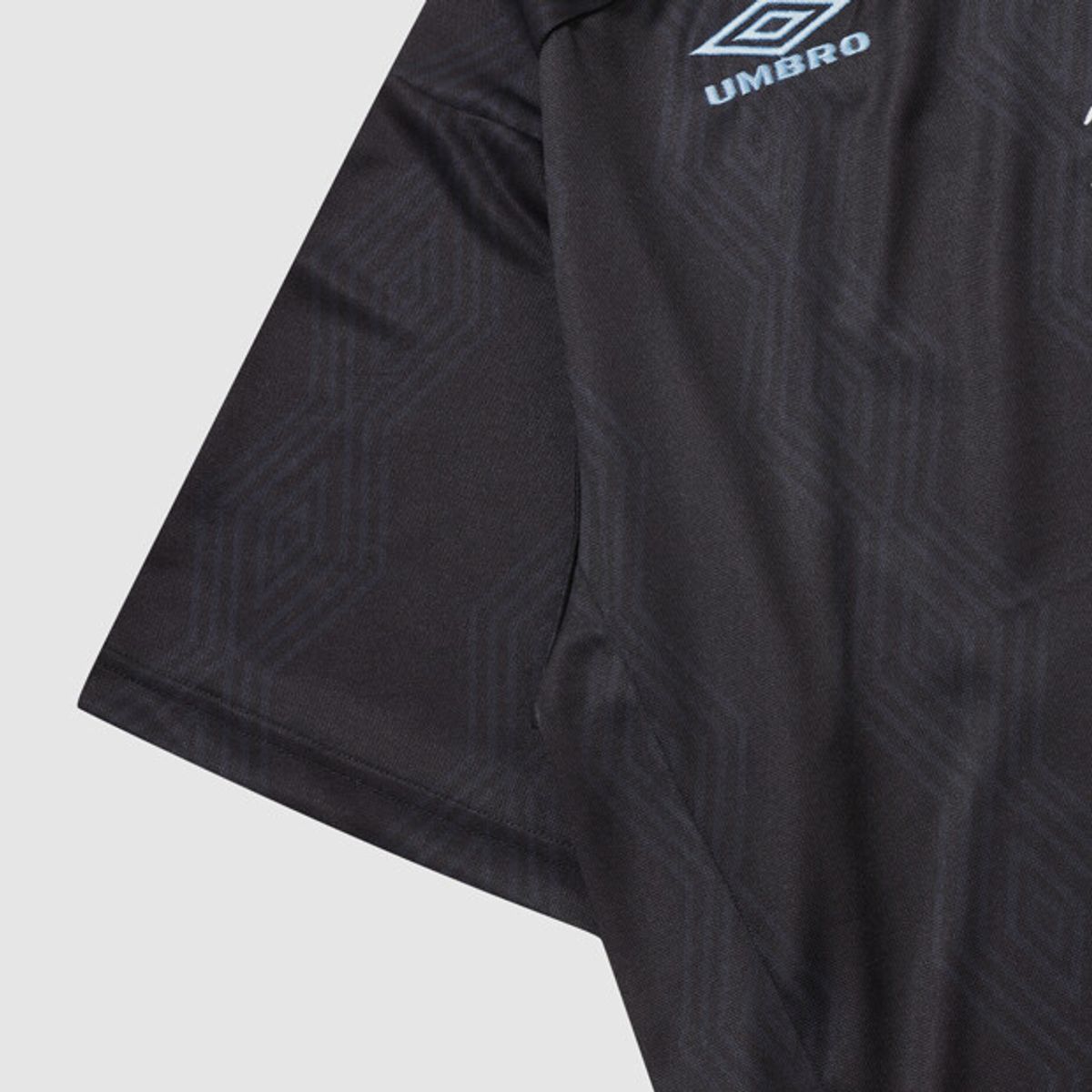 엄브로(UMBRO) [UMB X TOGA] 반팔 게임 셔츠 블랙 UR111ORJ21