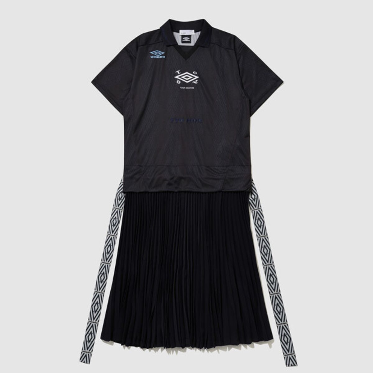 엄브로(UMBRO) [UMB X TOGA] 반팔 게임셔츠 원피스 블랙 UR112OOP21