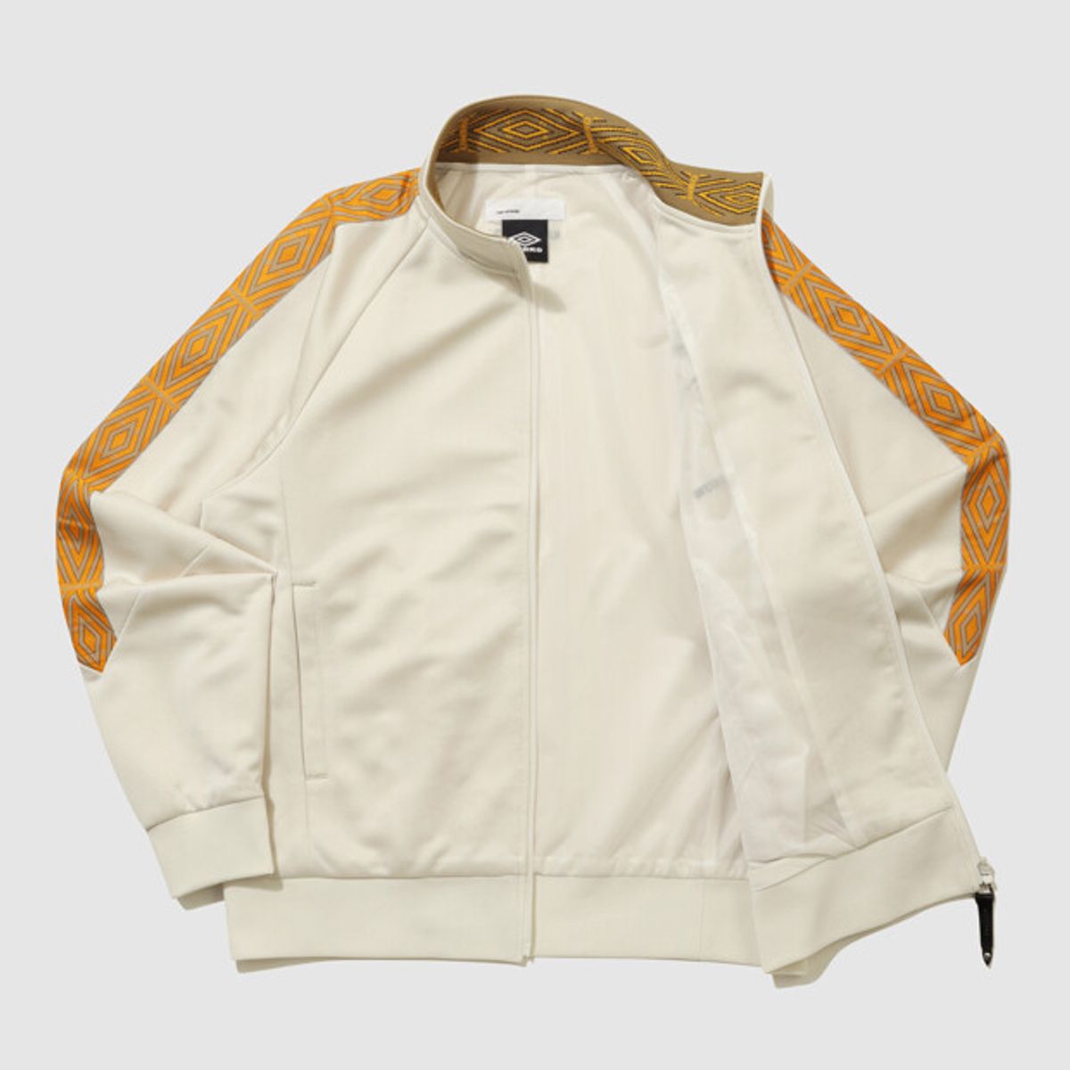 엄브로(UMBRO) [UMB X TOGA] 트랙 자켓 화이트 UR111OFT21