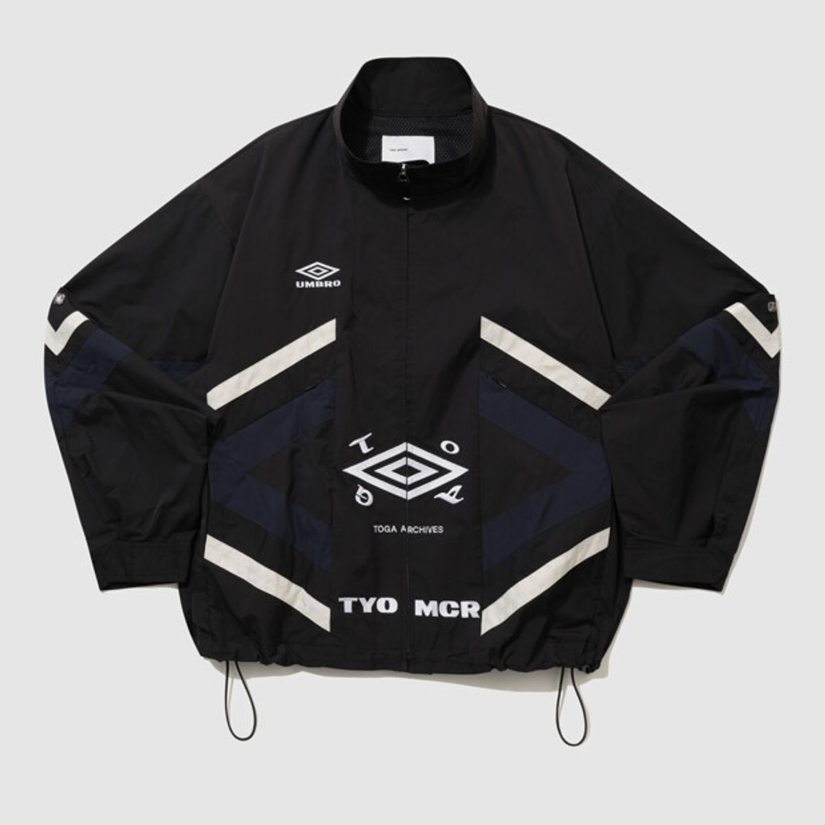 엄브로(UMBRO) [UMB X TOGA] 스탠넥 긴팔 자켓 블랙 UR111OJK21