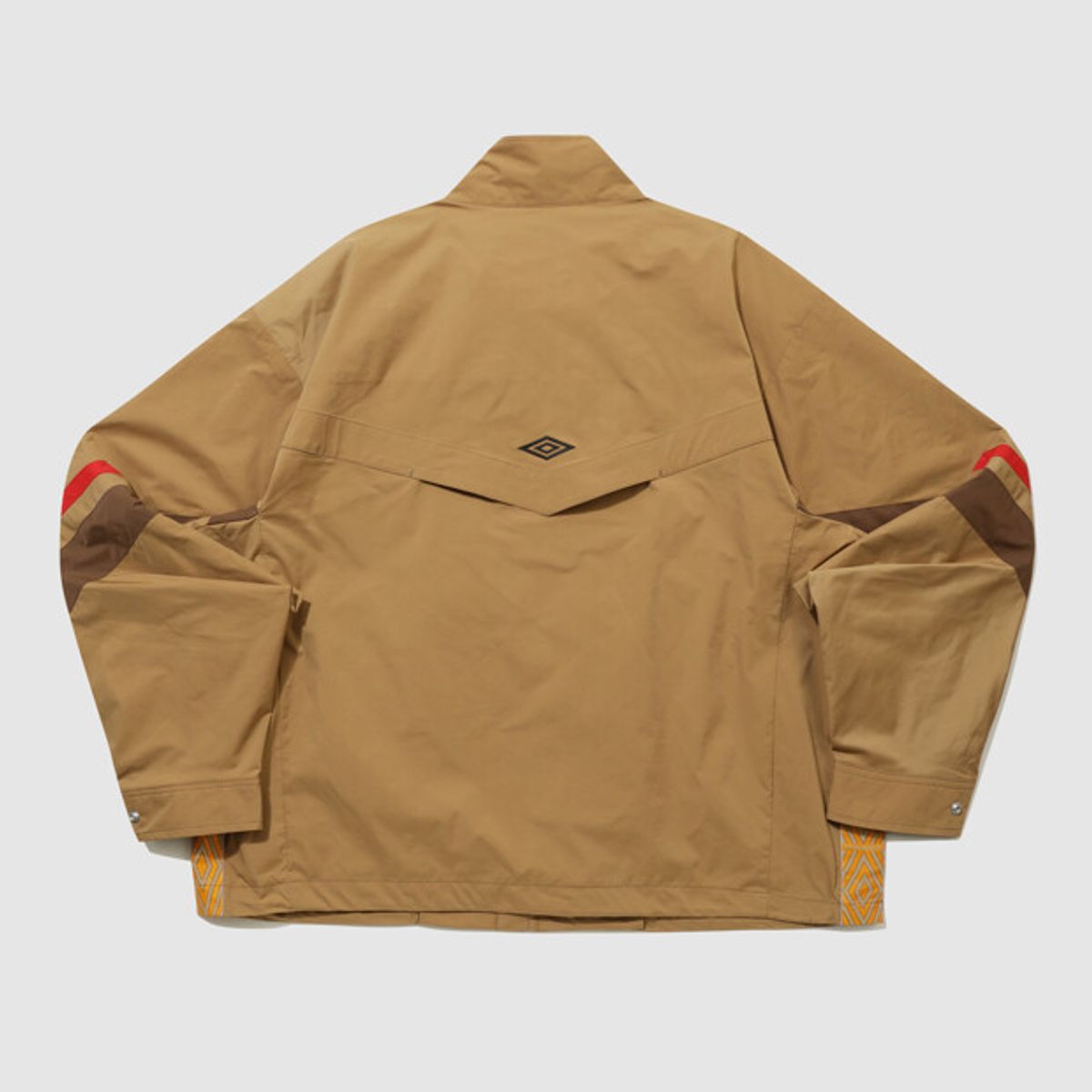 엄브로(UMBRO) [UMB X TOGA] 스탠넥 긴팔 자켓 베이지 UR111OJK21