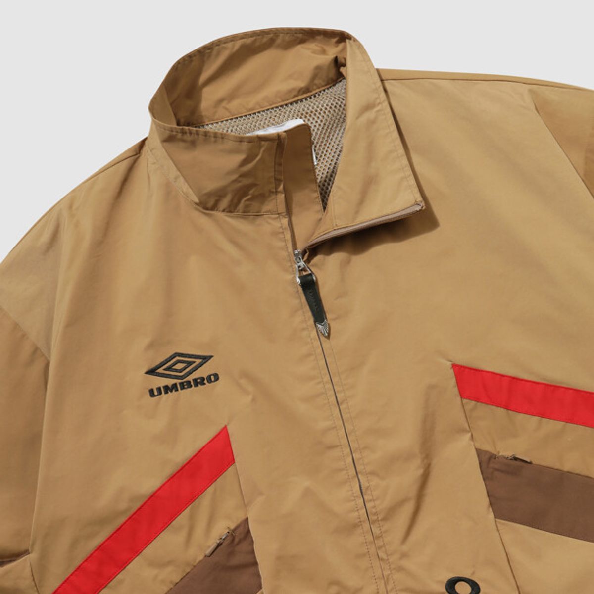 엄브로(UMBRO) [UMB X TOGA] 스탠넥 긴팔 자켓 베이지 UR111OJK21