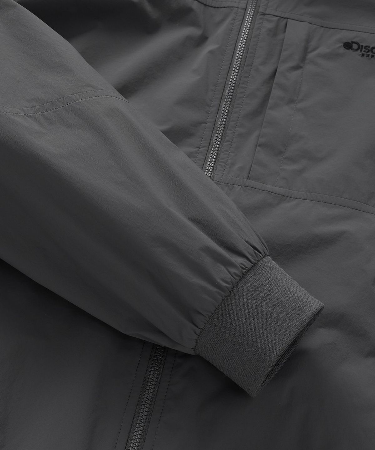 디스커버리 익스페디션(DISCOVERY EXPEDITION) 남성 프레시벤트2.0 윌버 하이넥 블루종 자켓 (D/GREY)