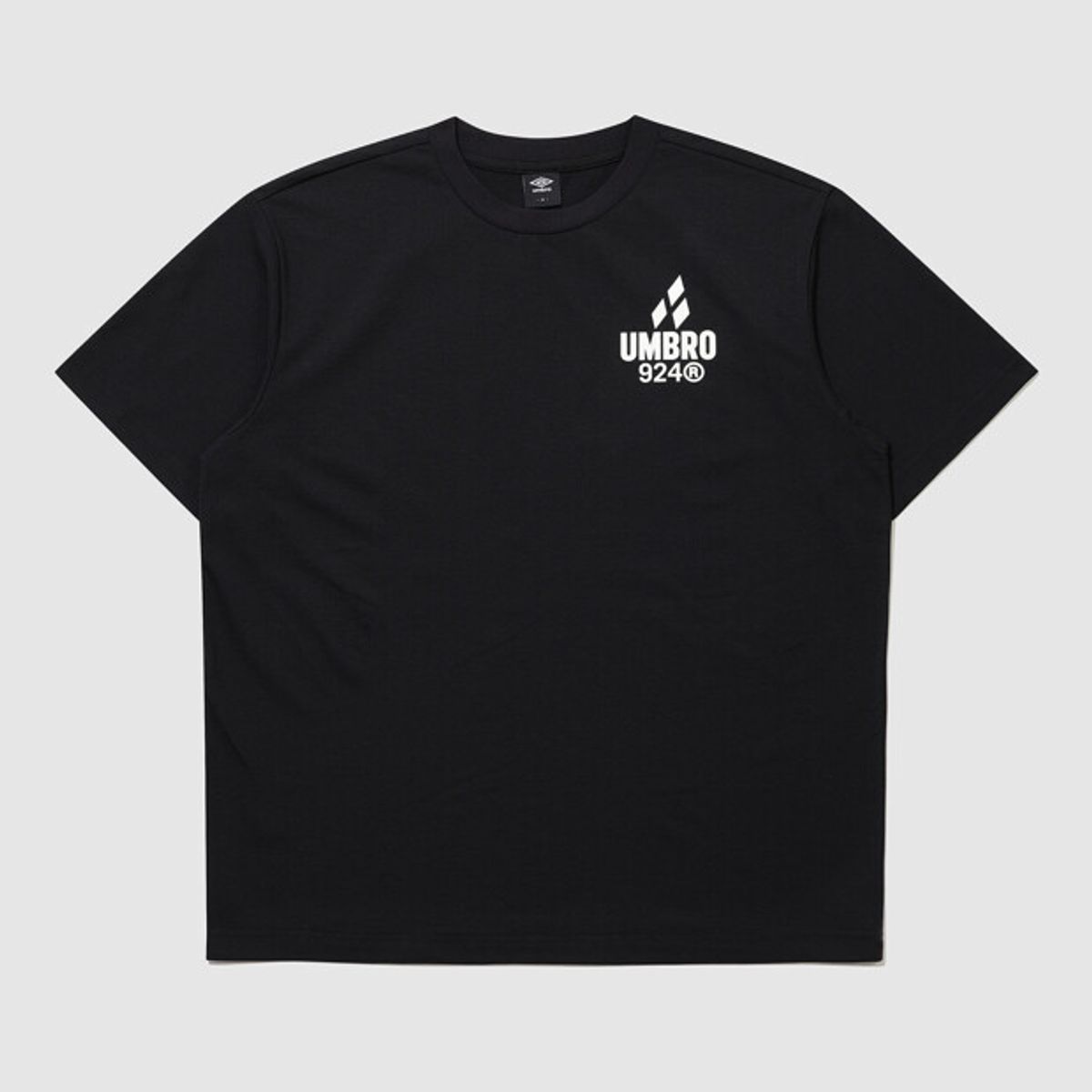 엄브로(UMBRO) [QUICK-DRY] 팝러쉬 프레쉬 그래픽 반팔 티셔츠 블랙 UR121CRS35