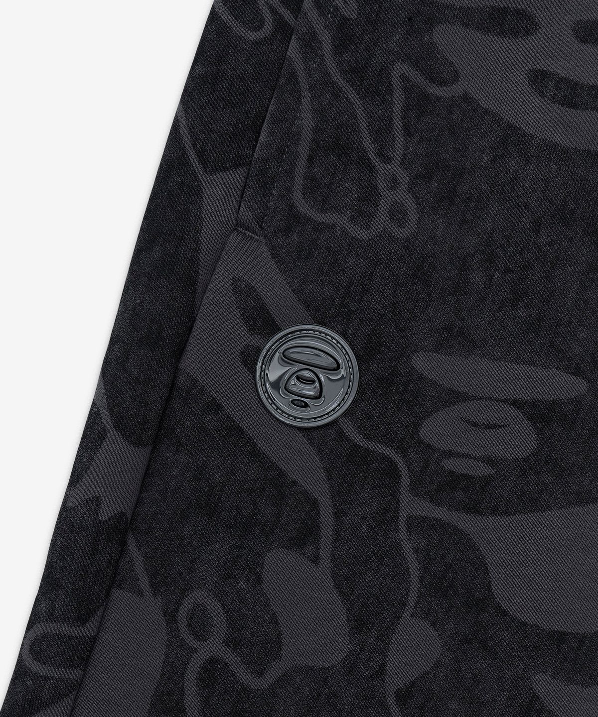 에이프(AAPE) 문페이스 스몰 로고 쇼츠 팬츠 - 카모 그레이 / AAPSPMC684XXQGYZ
