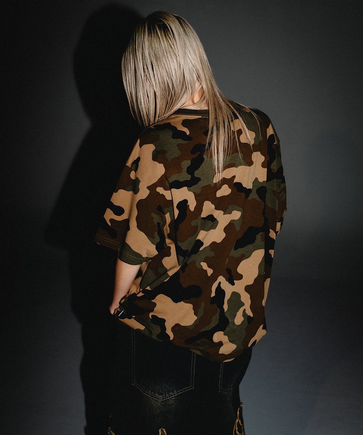 위캔더스(WKNDRS) WALTZ T-SHIRT (CAMO)