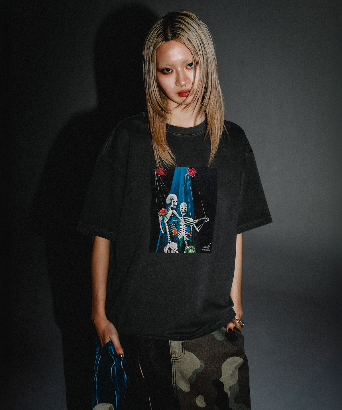 위캔더스(WKNDRS) WALTZ T-SHIRT (CHARCOAL)