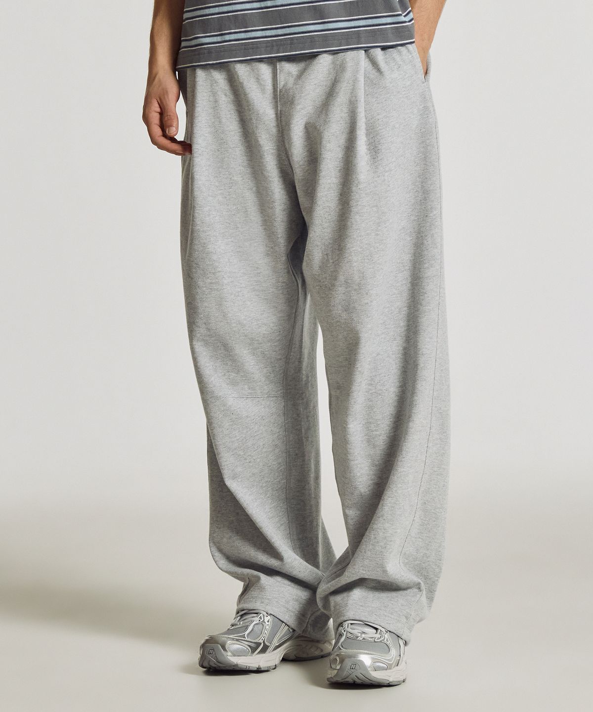 뉴발란스(NEW BALANCE) NBMLG21443 / UNI 에센셜 썸머 경량 사이드턱 오버와이드 팬츠 (M/GRAY)