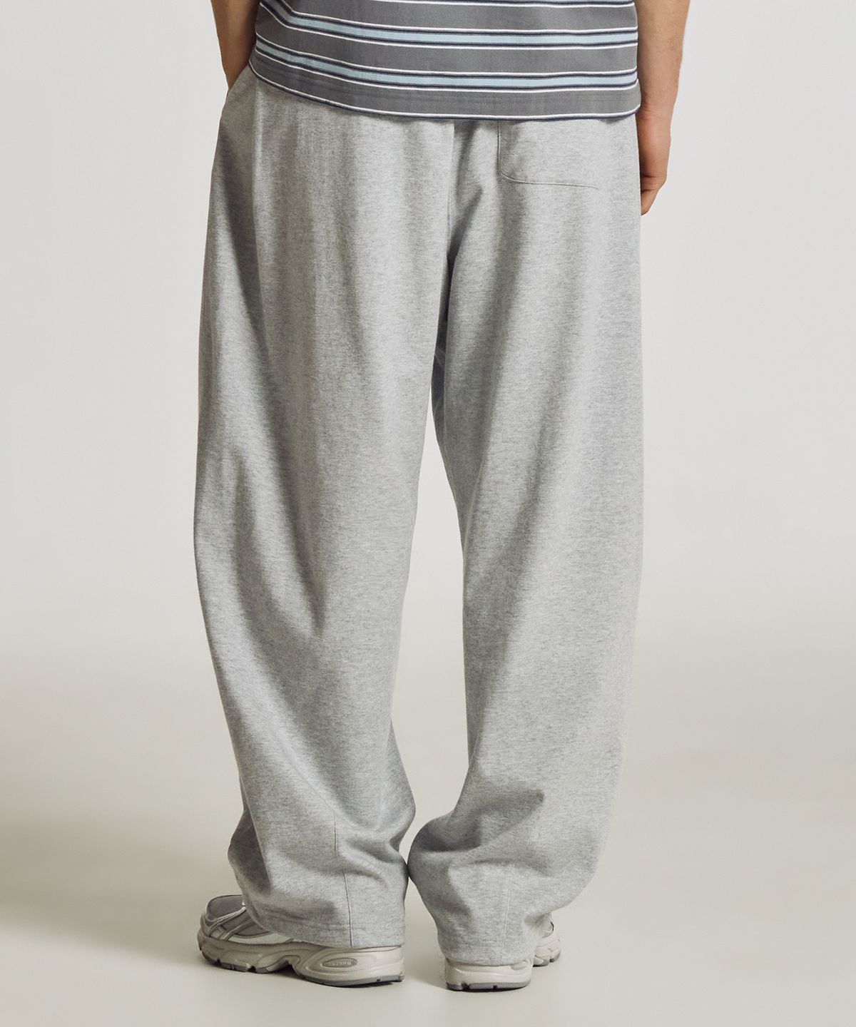 뉴발란스(NEW BALANCE) NBMLG21443 / UNI 에센셜 썸머 경량 사이드턱 오버와이드 팬츠 (M/GRAY)