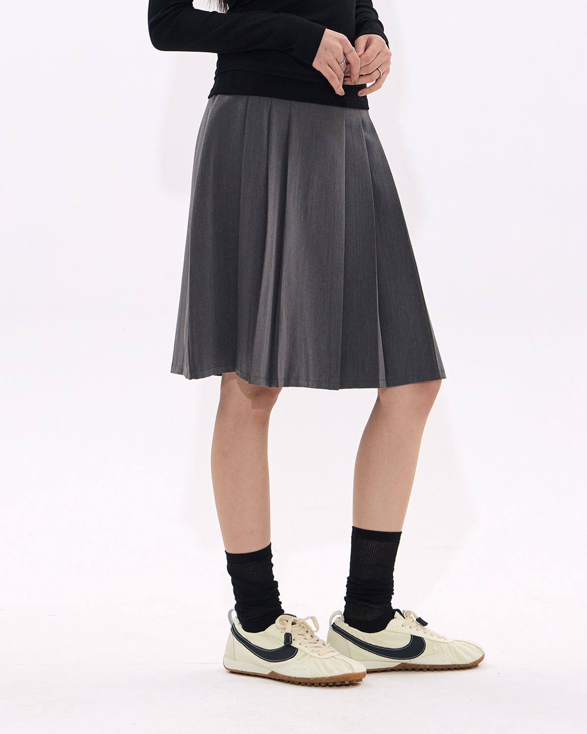 모아(MOAA) Minimal Pleated A-line Skirt (BLACK)