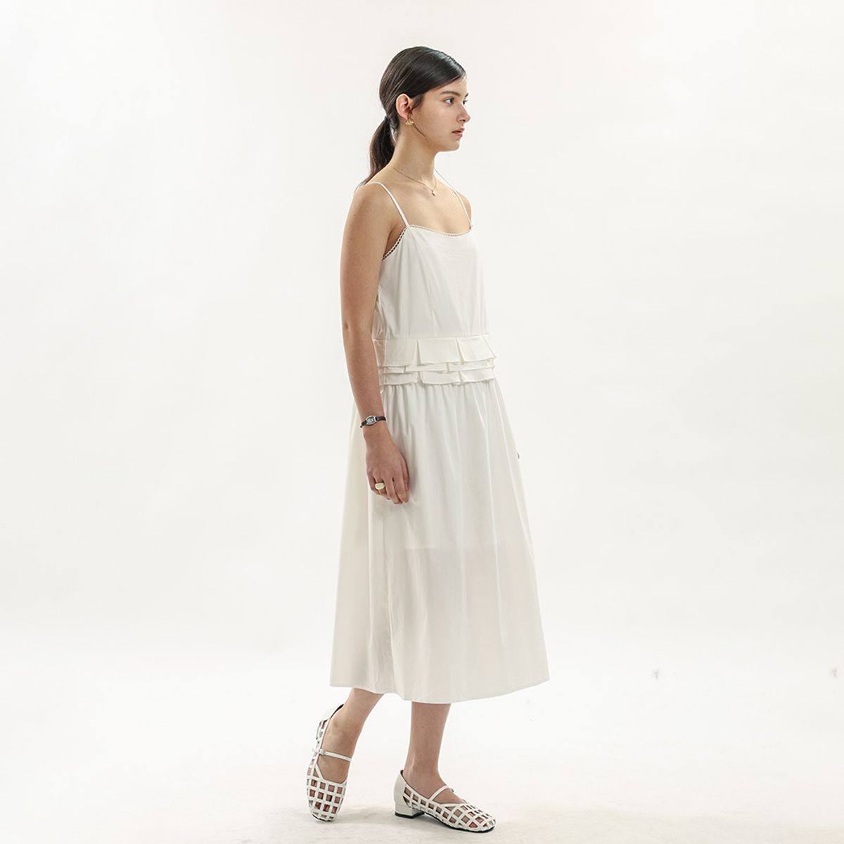 웬스데이딜라잇(WEDNESDAY DELIGHT) WD_White frill strap midi dress