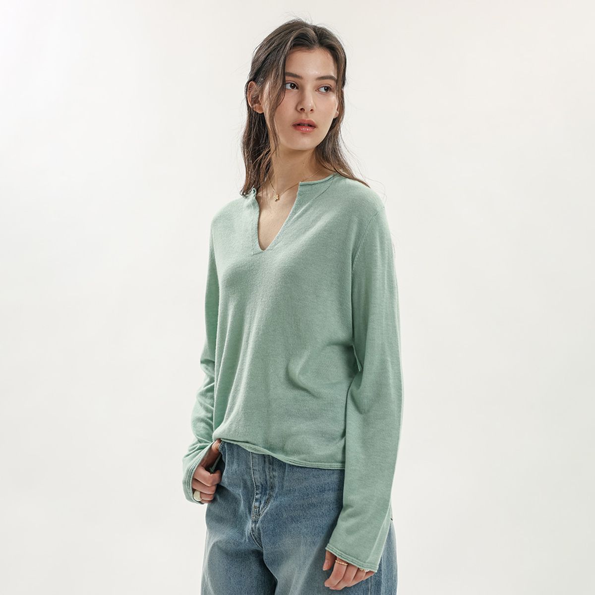 웬스데이딜라잇(WEDNESDAY DELIGHT) WD_Light v-neck knit top_2color