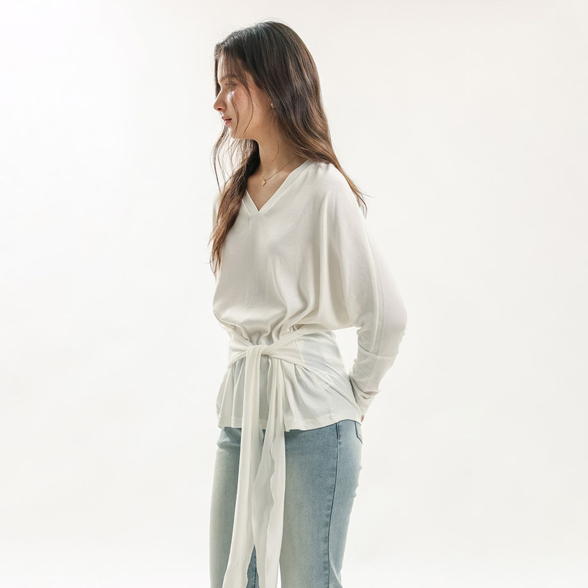 웬스데이딜라잇(WEDNESDAY DELIGHT) WD_Soft drape v-neck top_WHITE