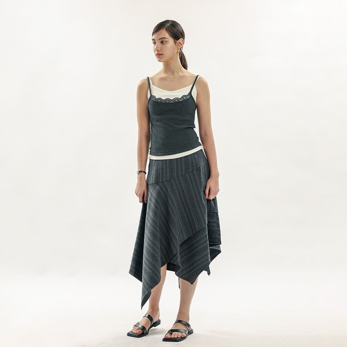 웬스데이딜라잇(WEDNESDAY DELIGHT) WD_Sleeveless lace layering top_CHARCOAL