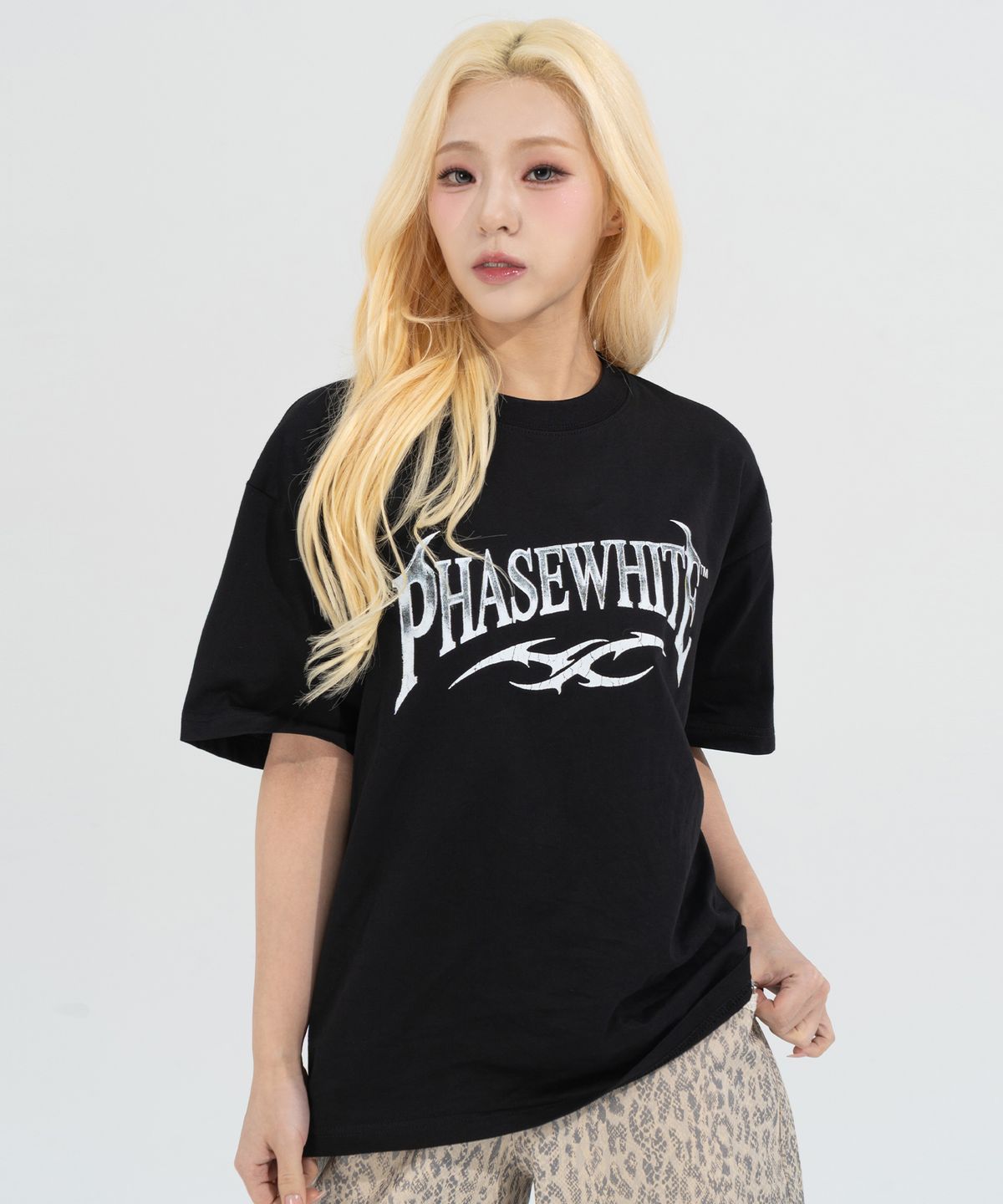 페이즈화이트(PHASEWHITE) [PHASE_2] VINTAGE CHROME LOGO TEE_BLACK / 8802026-ST02