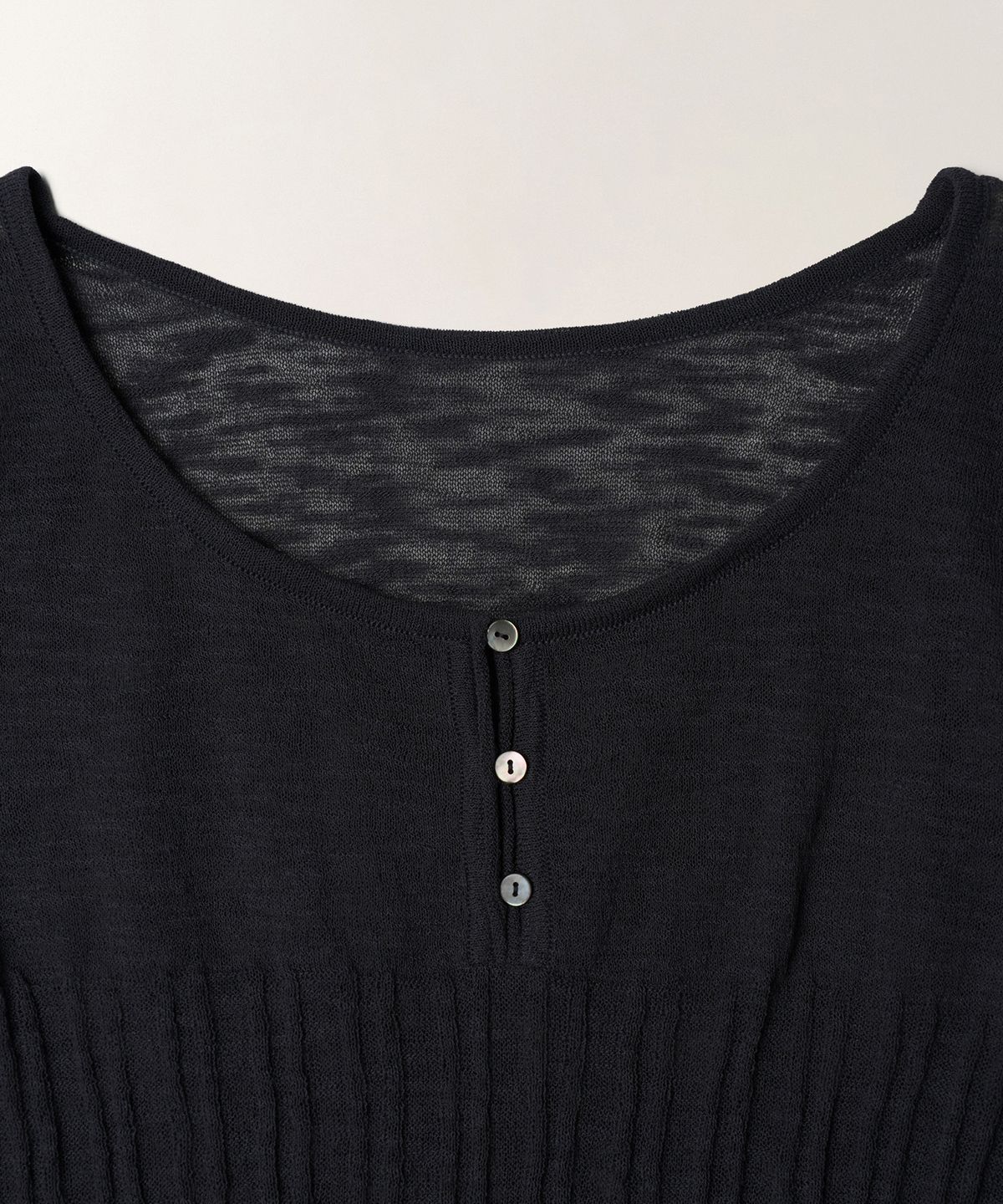 튜드먼트(TTUDEMENT) TWO-WAY SHORT SLEEVE KNIT TOP_CHARCOAL