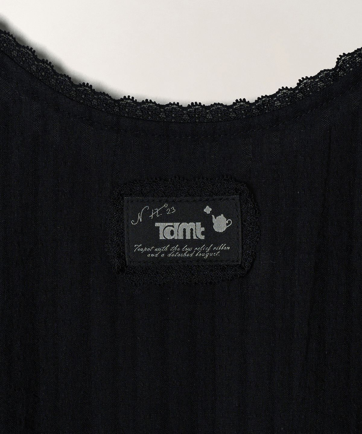 튜드먼트(TTUDEMENT) GAUZE SLEEVELESS BLOUSE_BLACK