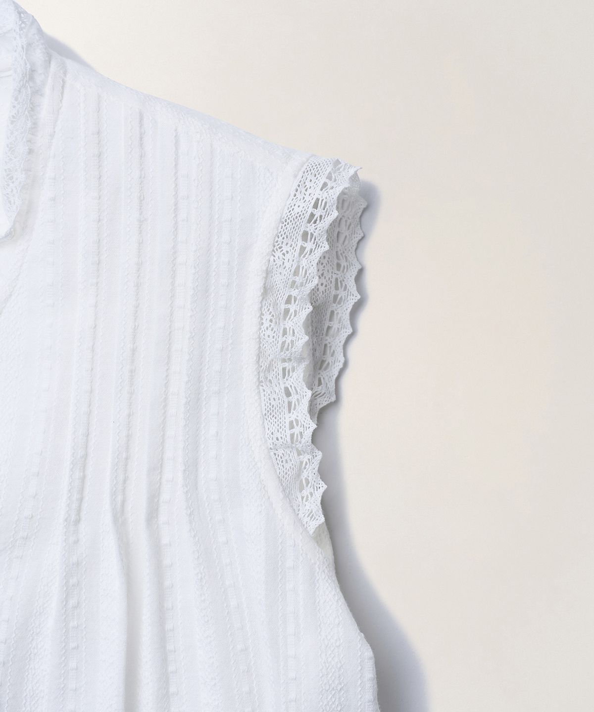 튜드먼트(TTUDEMENT) COTTON SLEEVELESS BLOUSE_OFF WHITE
