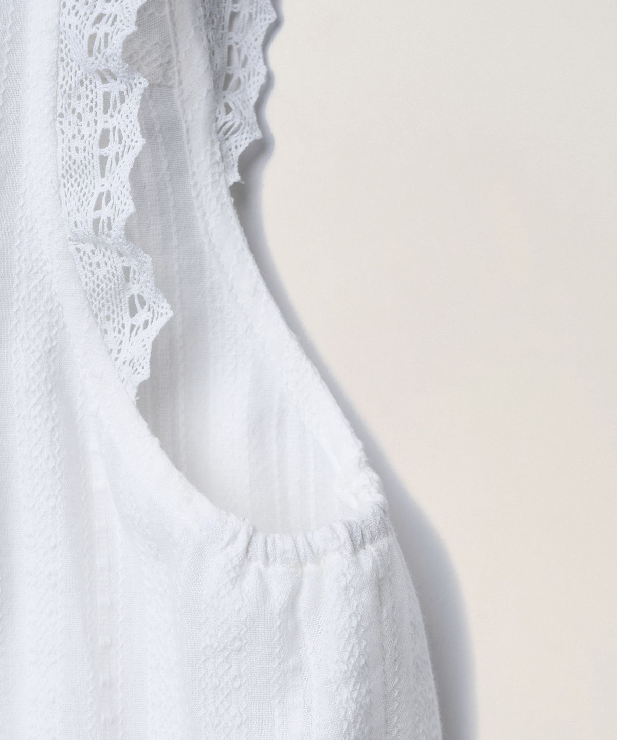 튜드먼트(TTUDEMENT) COTTON SLEEVELESS BLOUSE_OFF WHITE