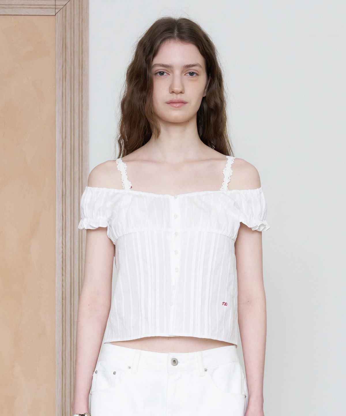 튜드먼트(TTUDEMENT) EYELET OFF-SHOULDER BLOUSE_WHITE