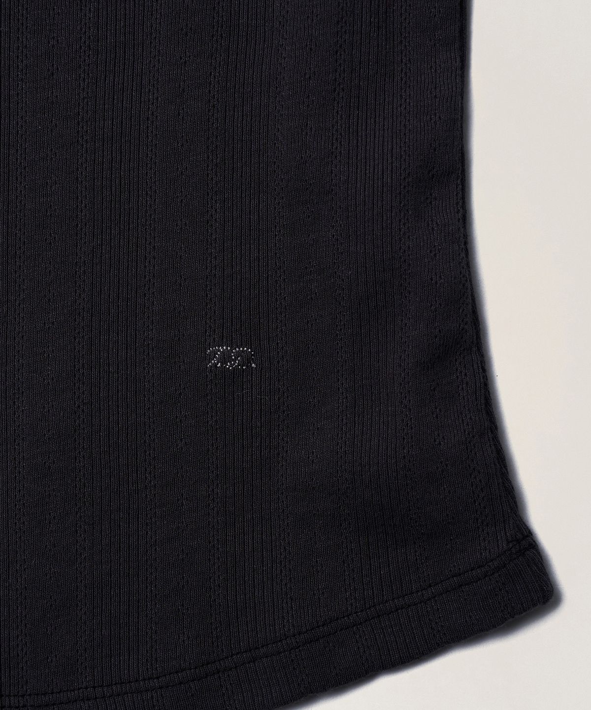 튜드먼트(TTUDEMENT) EYELET HENLEY T-SHIRT_CHARCOAL
