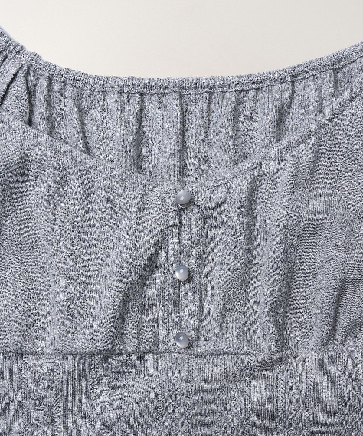 튜드먼트(TTUDEMENT) EYELET OFF-SHOULDER T-SHIRT_MELANGE GREY