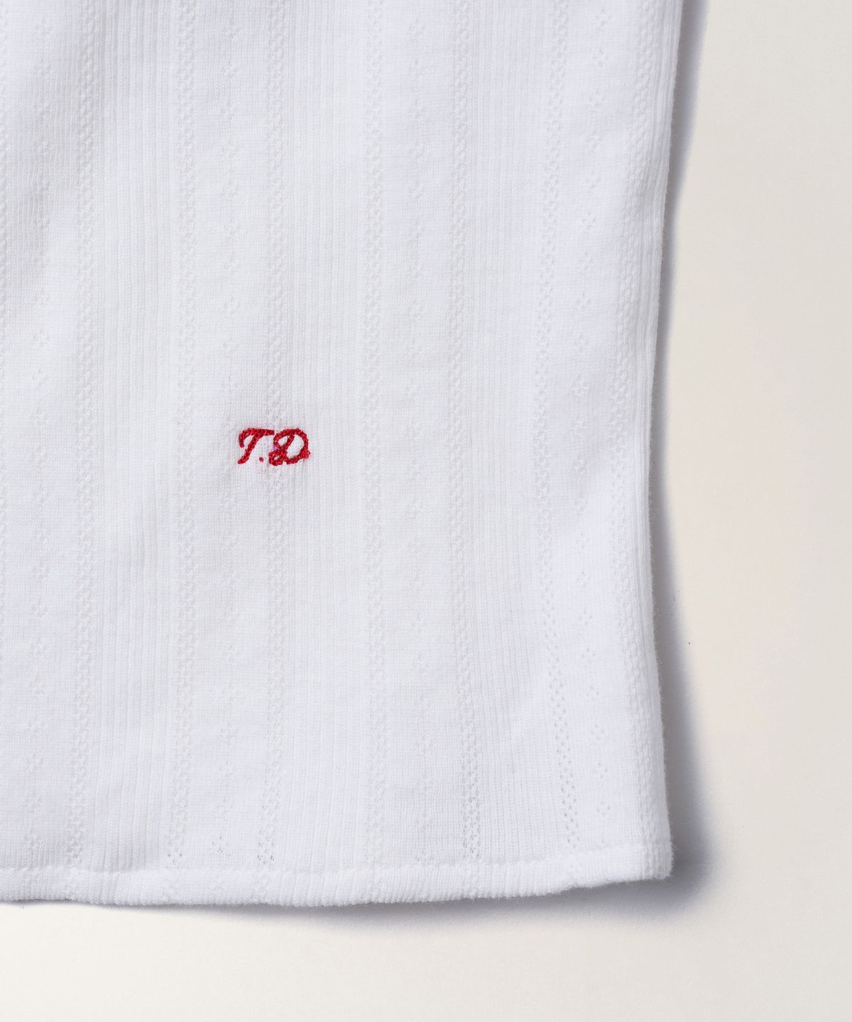 튜드먼트(TTUDEMENT) EYELET OFF-SHOULDER T-SHIRT_IVORY