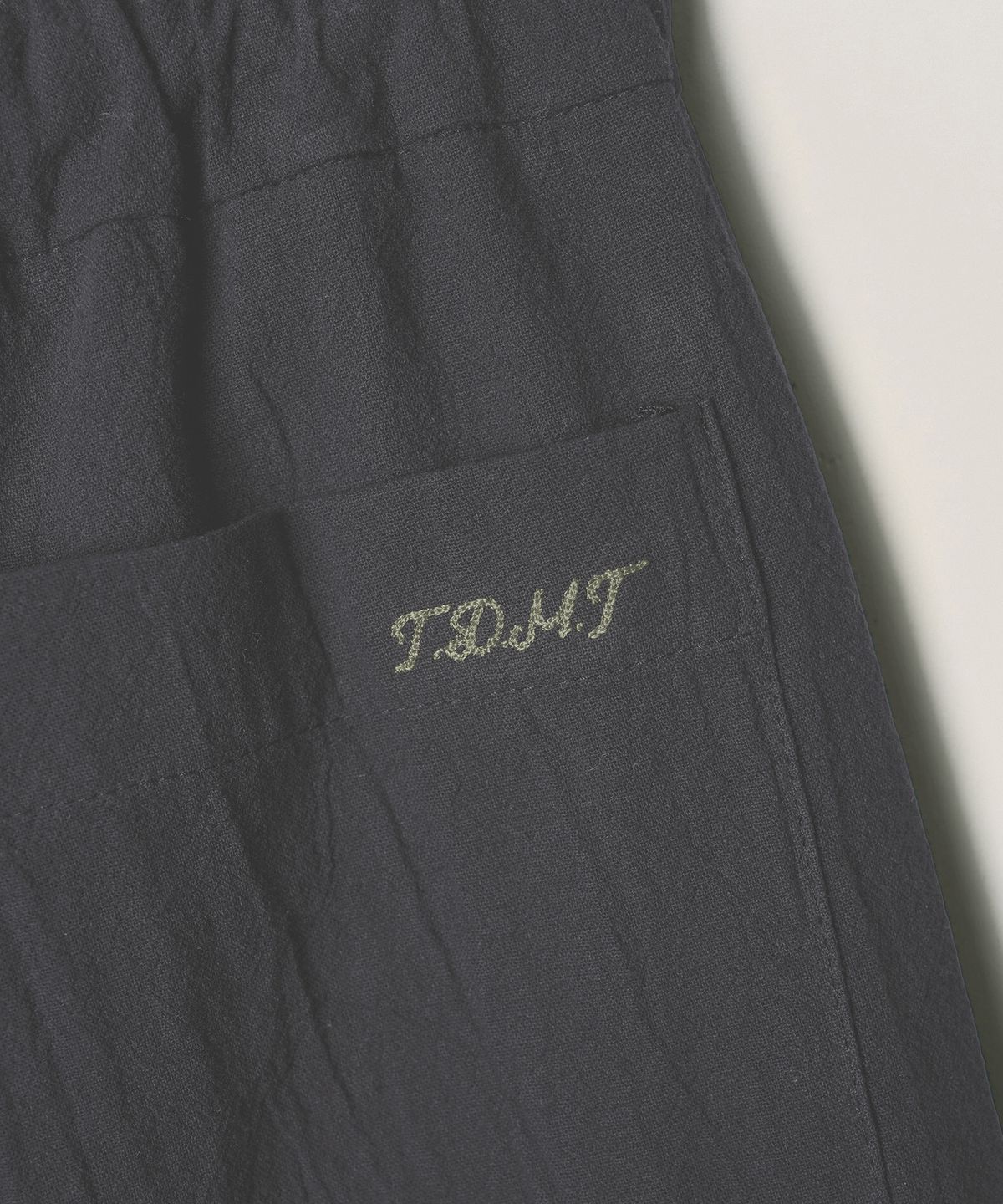 튜드먼트(TTUDEMENT) RELAXED WIDE PANTS_CHARCOAL