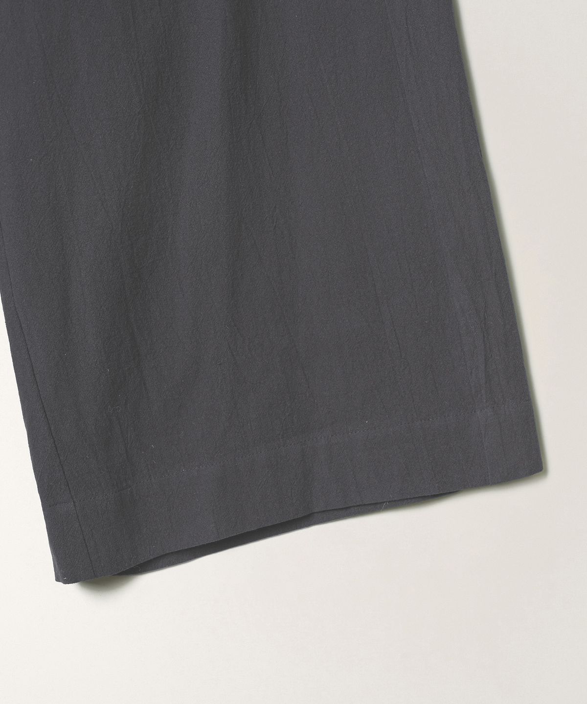 튜드먼트(TTUDEMENT) RELAXED WIDE PANTS_CHARCOAL