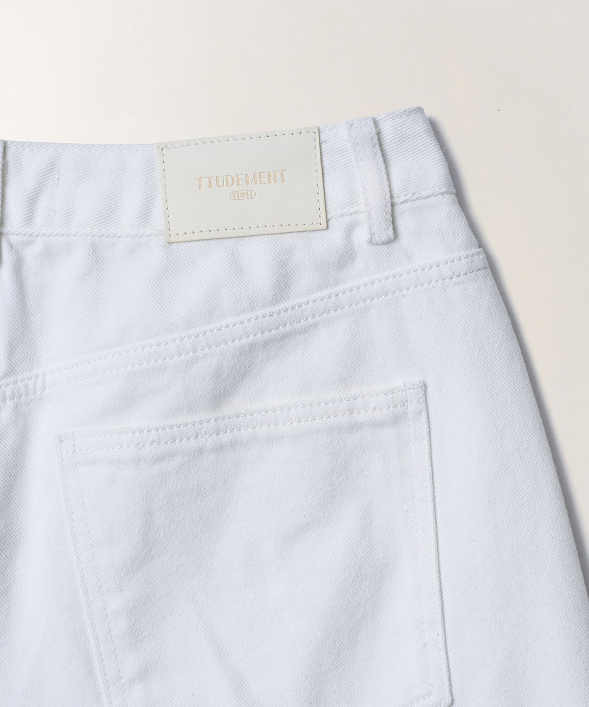 튜드먼트(TTUDEMENT) WASHED DENIM SHORTS_WHITE