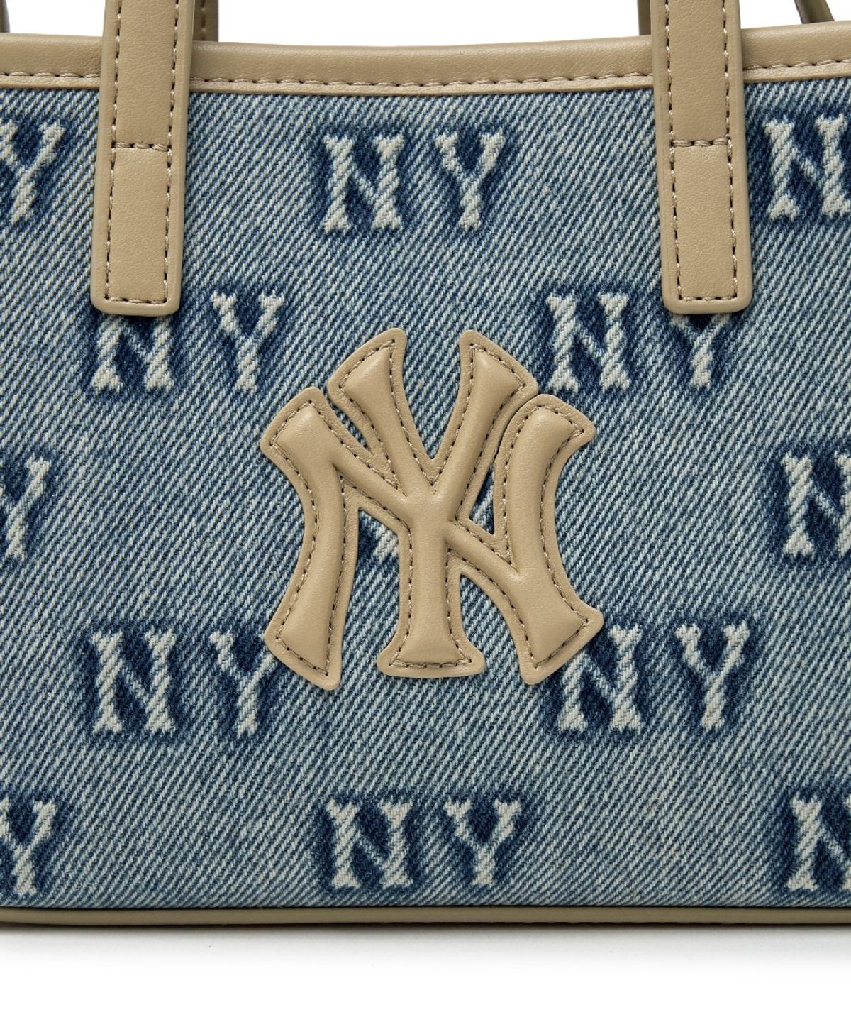 엠엘비(MLB) 클래식 모노그램 데님 엠보 미니 크로스백 NY (L.Blue)