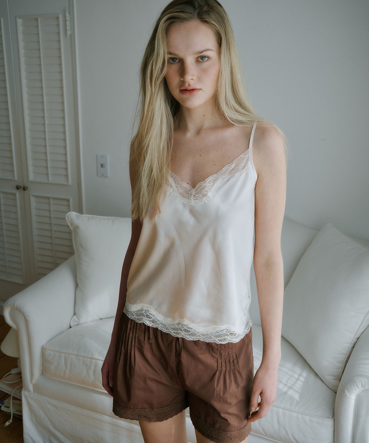 그린버터(GREENBUTTER) Pintuck Lace Trim Shorts (Brown)