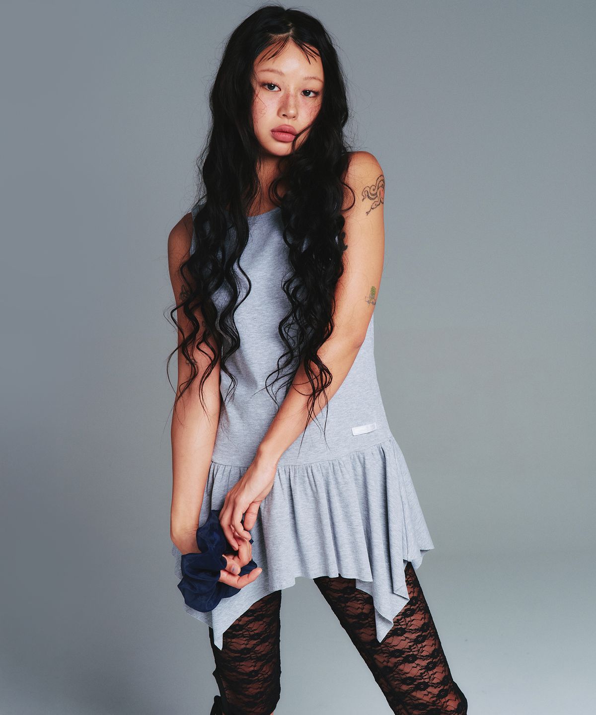 아메스 월드와이드(AMES-WORLDWIDE) CLASSIC SHIRRING SLEEVELESS DRESS GREY