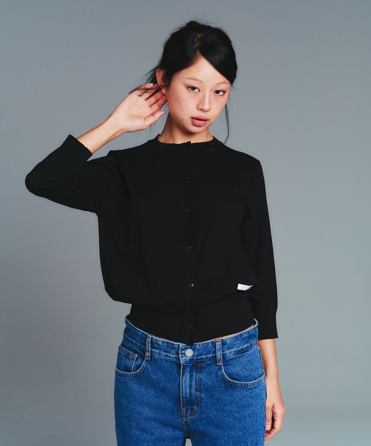 아메스 월드와이드(AMES-WORLDWIDE) CLASSIC 3/4 SLEEVE RUFFLE CARDIGAN BLACK