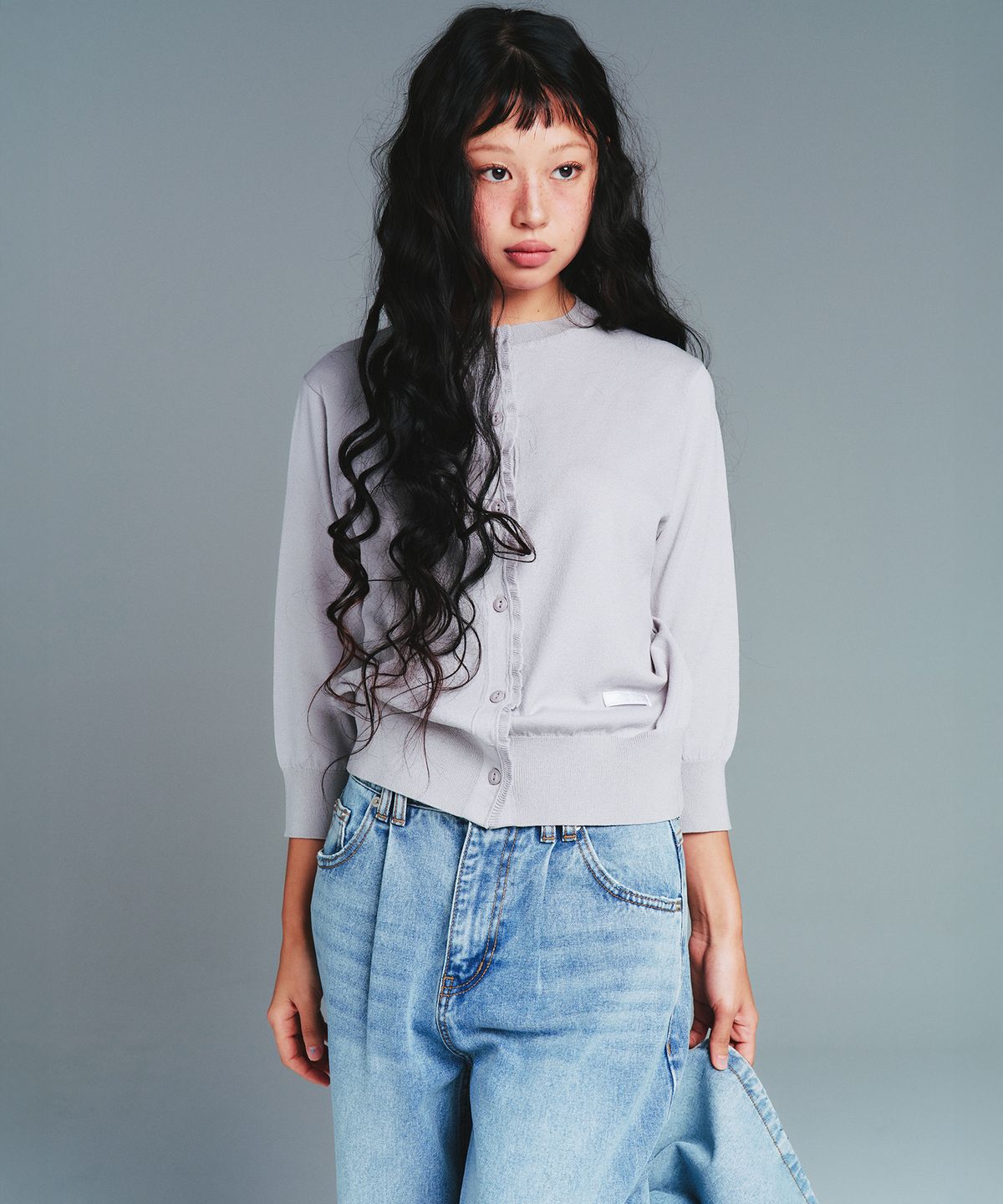아메스 월드와이드(AMES-WORLDWIDE) CLASSIC 3/4 SLEEVE RUFFLE CARDIGAN GREY
