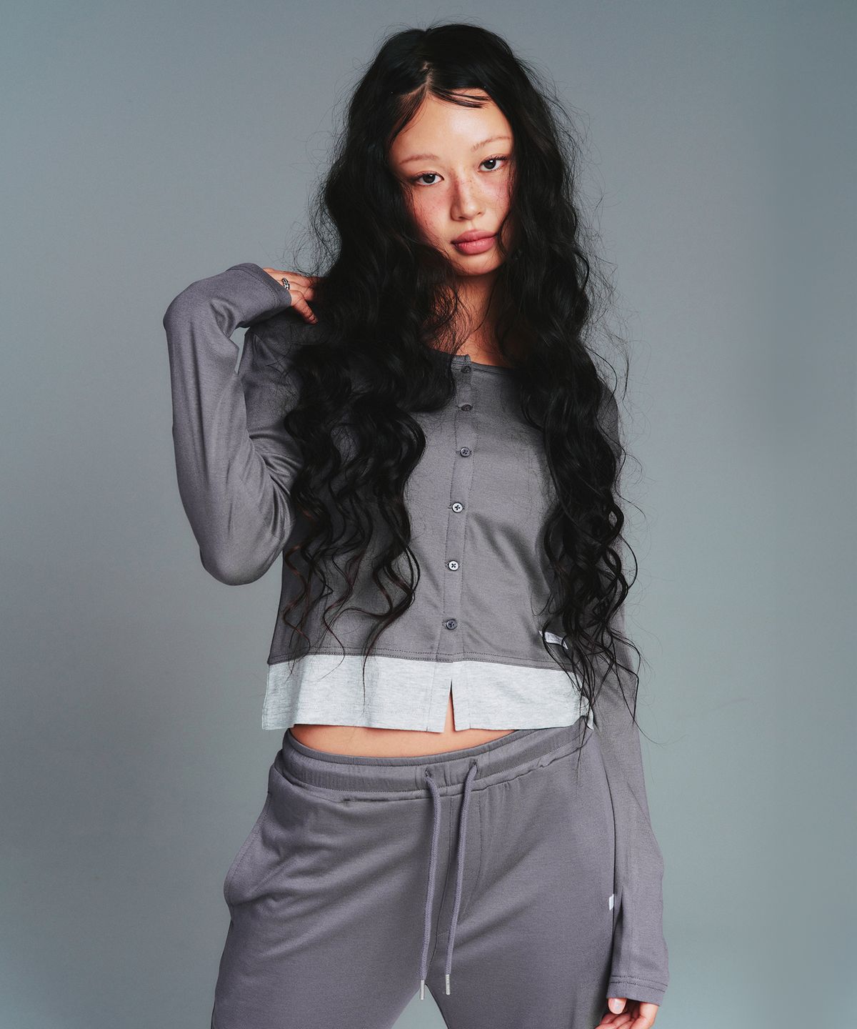 아메스 월드와이드(AMES-WORLDWIDE) CLASSIC CARDIGAN & SLEEVELESS SET CHARCOAL