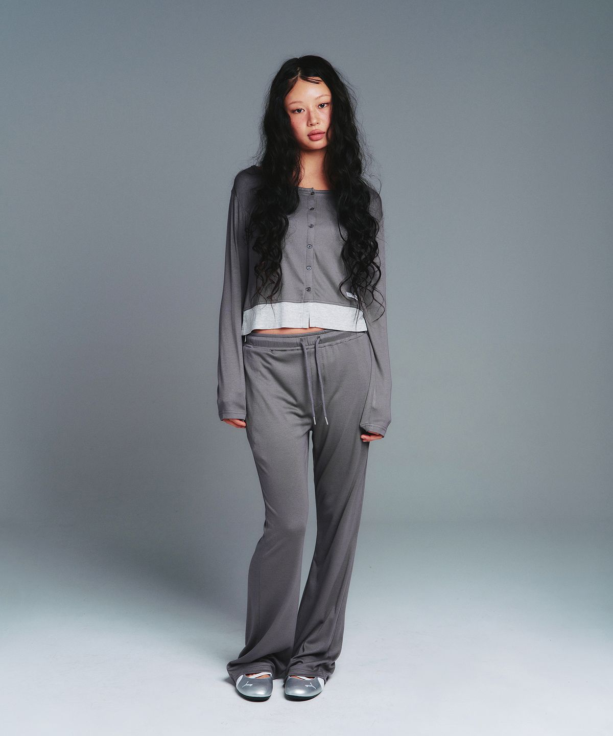 아메스 월드와이드(AMES-WORLDWIDE) CLASSIC CARDIGAN & SLEEVELESS SET CHARCOAL