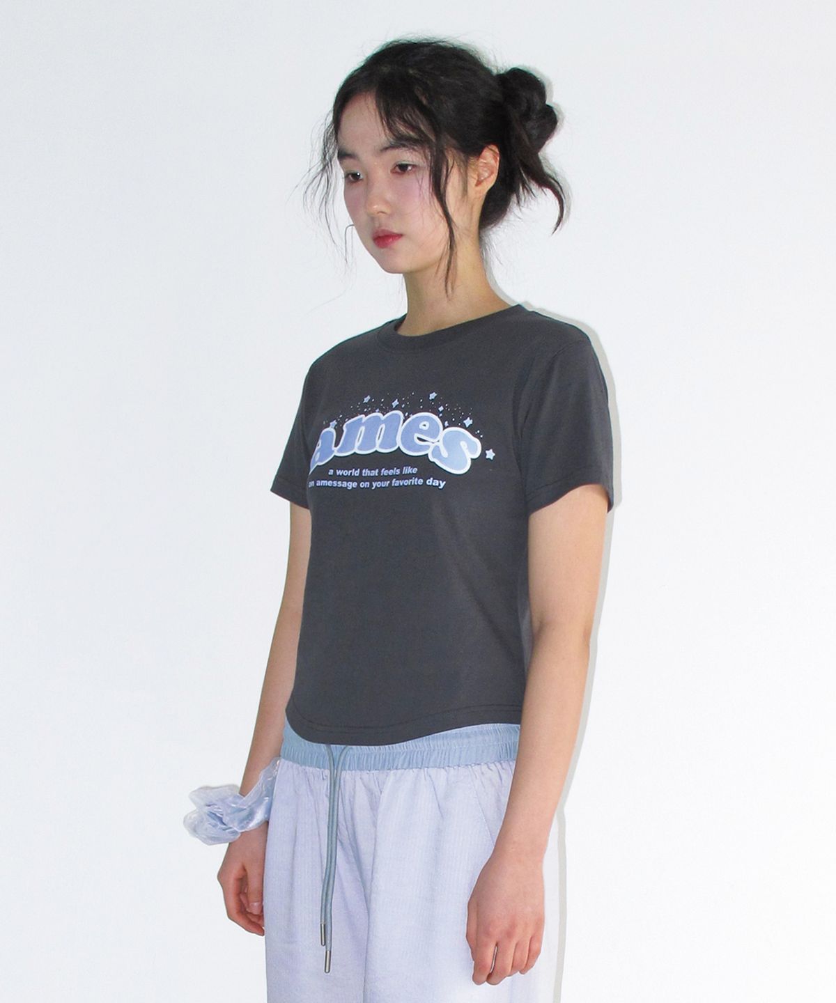 아메스 월드와이드(AMES-WORLDWIDE) SHINING AMES ROUND HEM CROP TEE CHARCOAL