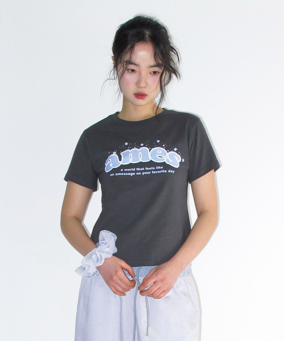 아메스 월드와이드(AMES-WORLDWIDE) SHINING AMES ROUND HEM CROP TEE CHARCOAL