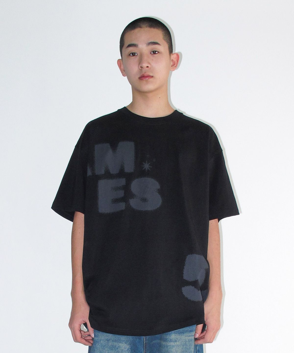 아메스 월드와이드(AMES-WORLDWIDE) SPRAY 52 TYPO TEE BLACK