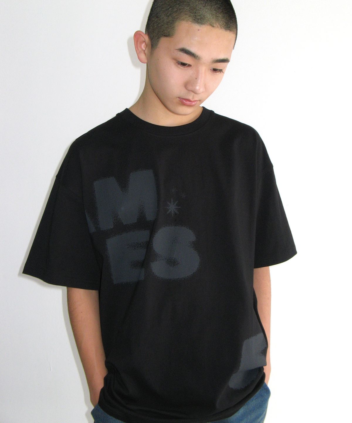 아메스 월드와이드(AMES-WORLDWIDE) SPRAY 52 TYPO TEE BLACK