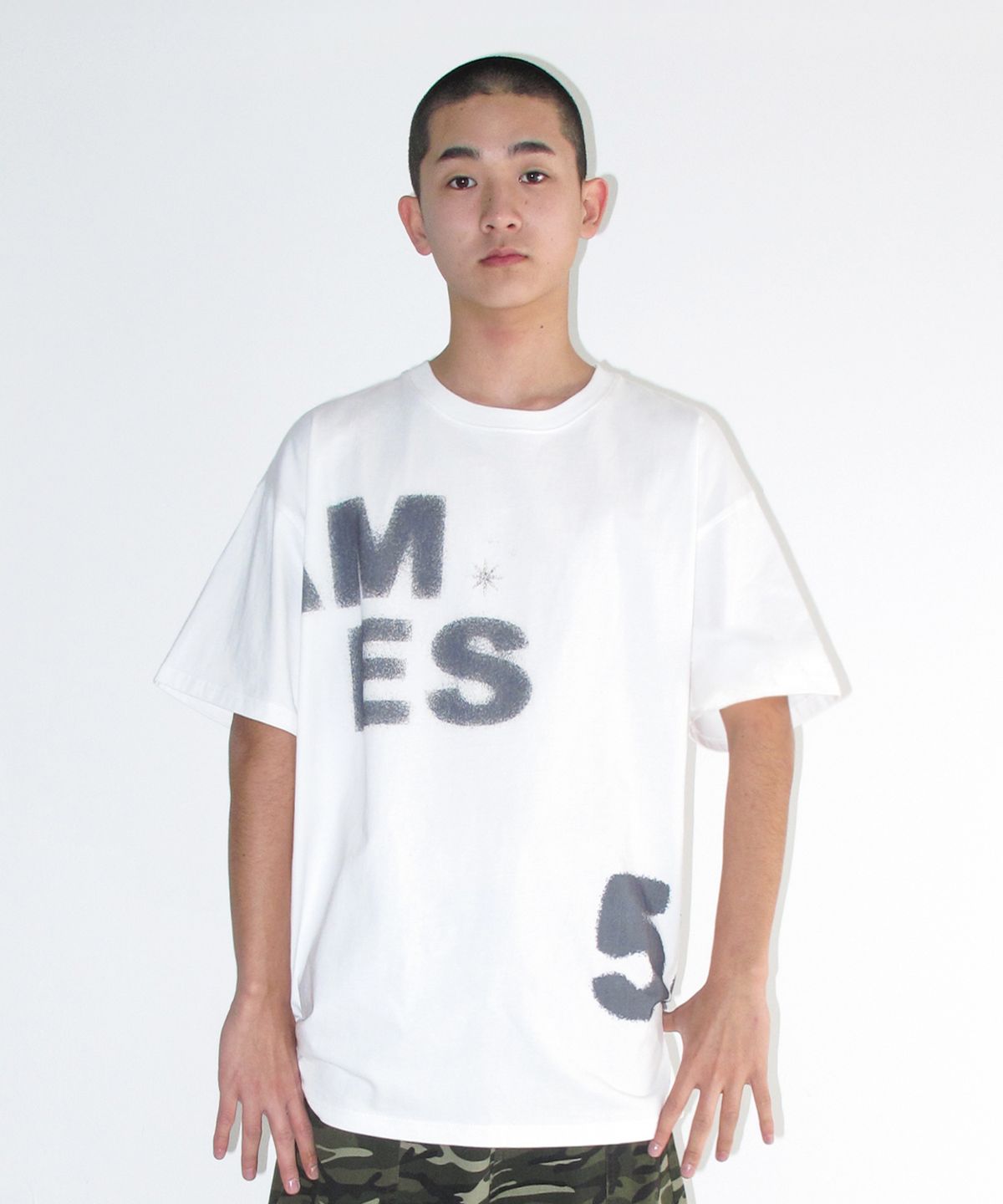 아메스 월드와이드(AMES-WORLDWIDE) SPRAY 52 TYPO TEE WHITE
