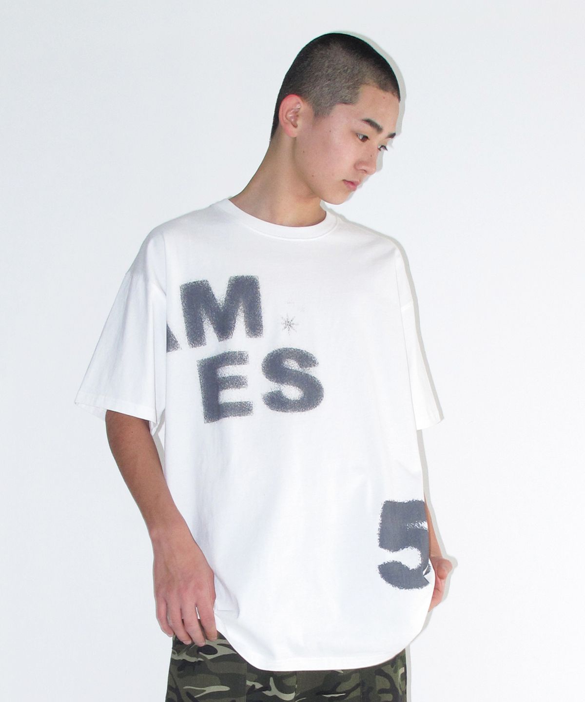 아메스 월드와이드(AMES-WORLDWIDE) SPRAY 52 TYPO TEE WHITE
